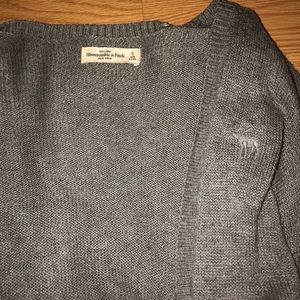 ABERCROMBIE AND FITCH GREY KNITTED CARDIGAN